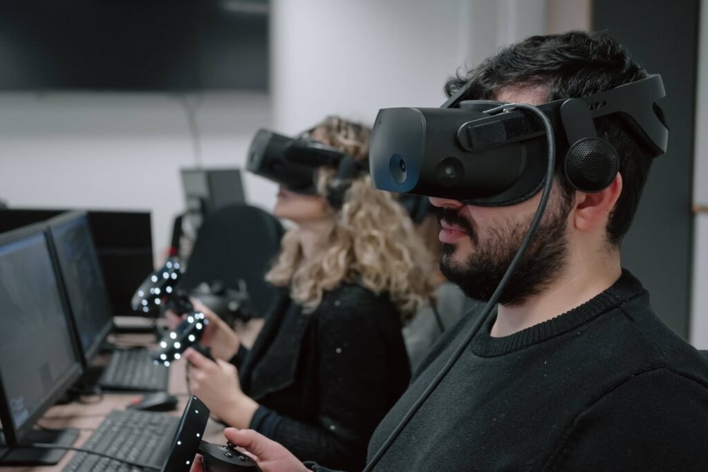 student-class-using-virtual-reality-glasses